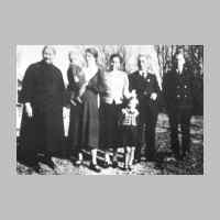 022-0443 Im Bild von links Oma Daumann, Elisabeth, Luise, Edith, Otto und Fritz Till.jpg